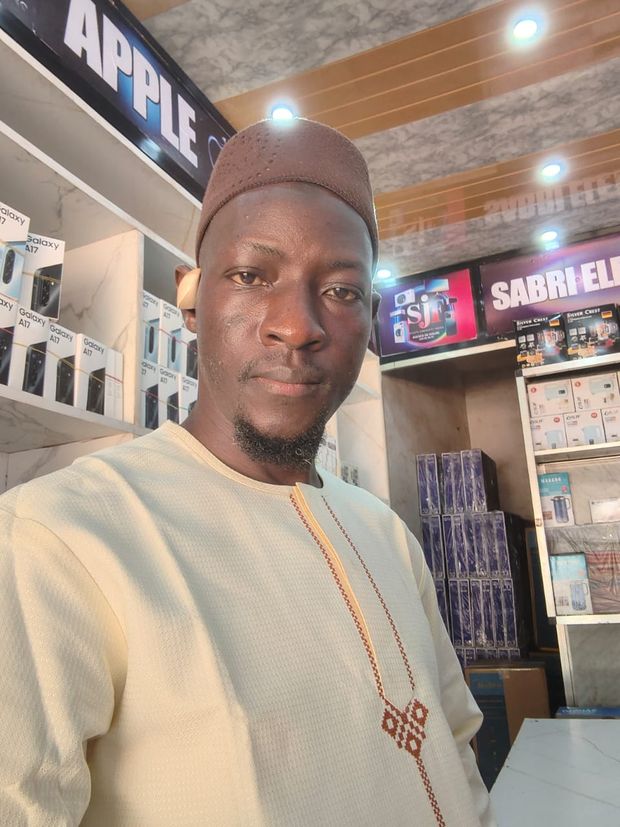 Intérieur de la boutique SABRI ELECTRONIQUE, Marché Central de Siguiri